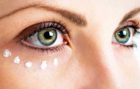 چگونه از پوست دور چشم مراقبت کنیم؟